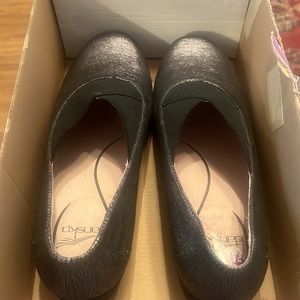 Dansko size 10. 40 in EU.  Ann Metallic Pewter shoes.  Never worn/too tight